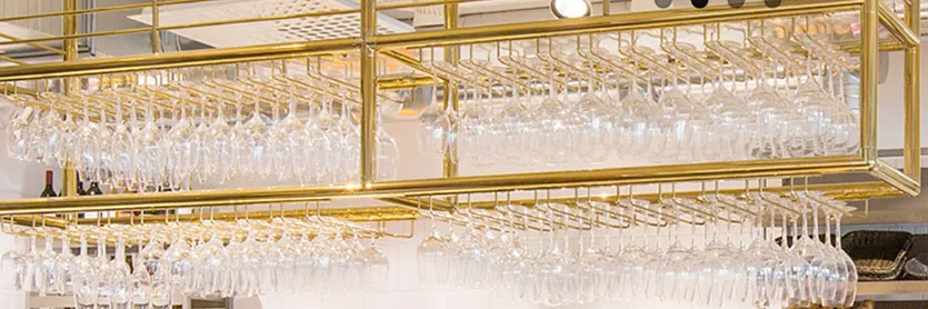 Flaschen- und Gl�serborde