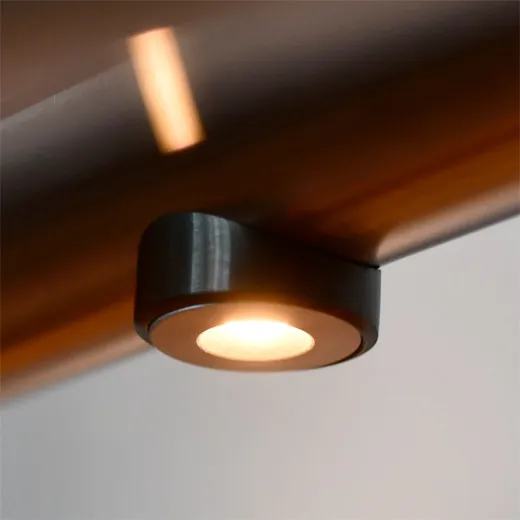 Integrierte LED-Beleuchtung f�r Hustenschutz/Hygieneabtrennung an Verkaufstheken im Lebensmittelbereich - f�r bessere Ausleuchtung und Warenpr�sentation.